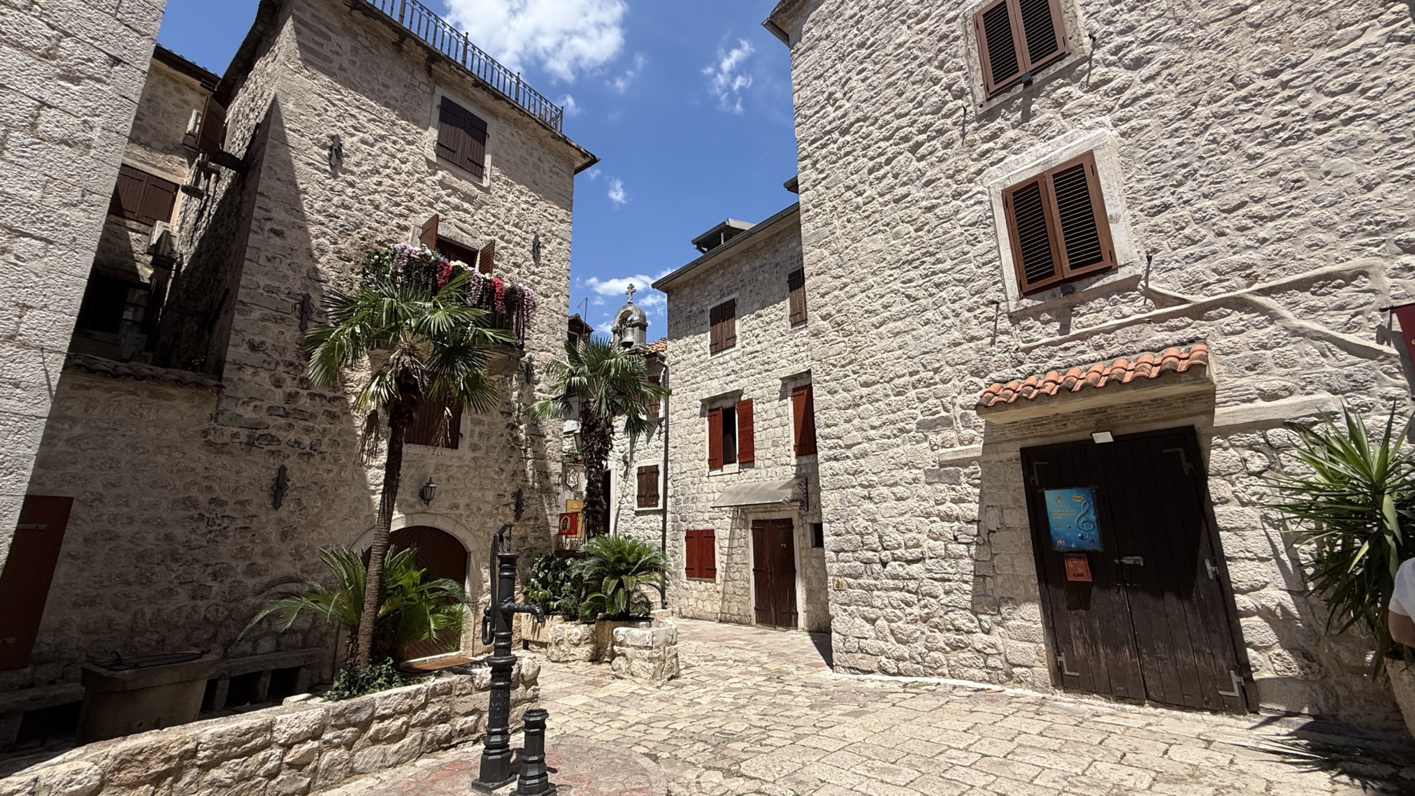 fonte-old-town-kotor-montenegro