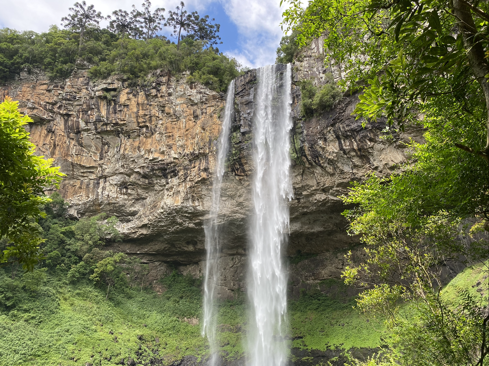 Pe da Cascata Cachoeira Caracol